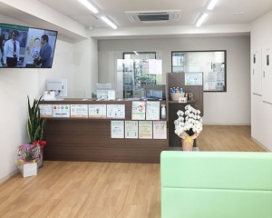 にじいろ薬局 内観