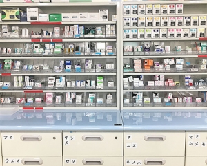 にじいろ薬局 内観