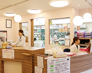 サンプラザ薬局　くずは駅前 内観