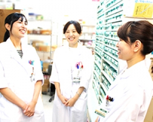 サンプラザ調剤　薬局 内観