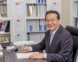 中川原 譲二